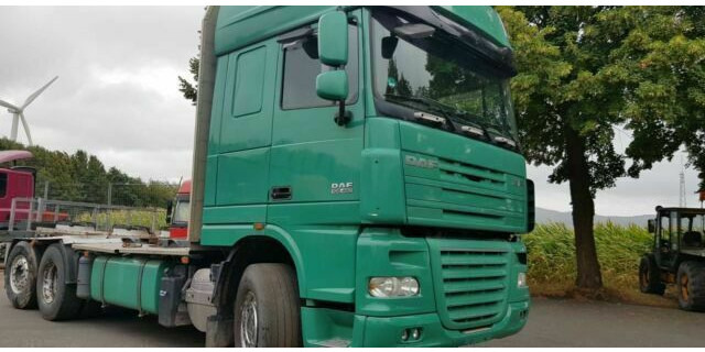 DAF XF105-460Super Spacs Cap G.Haus/Hoch Retarder - Camião de transporte de madeira: foto 2 DAF XF105-460Super Spacs Cap G.Haus/Hoch Retarder - Camião de transporte de madeira: foto 2