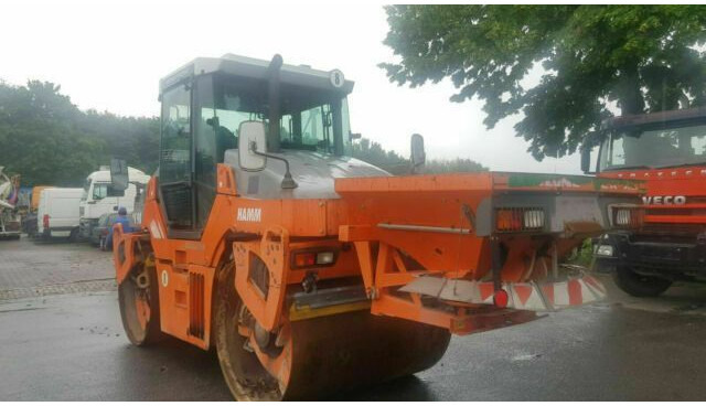 Hamm DV90 VO mit Streuer Klima Deutsche Maschine - Compactador de asfalto: foto 2 Hamm DV90 VO mit Streuer Klima Deutsche Maschine - Compactador de asfalto: foto 2
