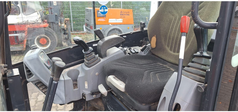 Kubota KX018-4 - Mini escavadeira: foto 5 Kubota KX018-4 - Mini escavadeira: foto 5