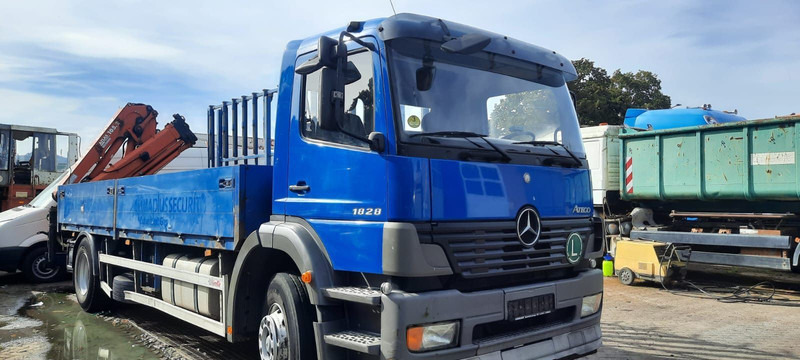 Mercedes-Benz 1828 Pritsche+Glastransport - Camião de caixa aberta/ Plataforma, Camião grua: foto 1 Mercedes-Benz 1828 Pritsche+Glastransport - Camião de caixa aberta/ Plataforma, Camião grua: foto 1