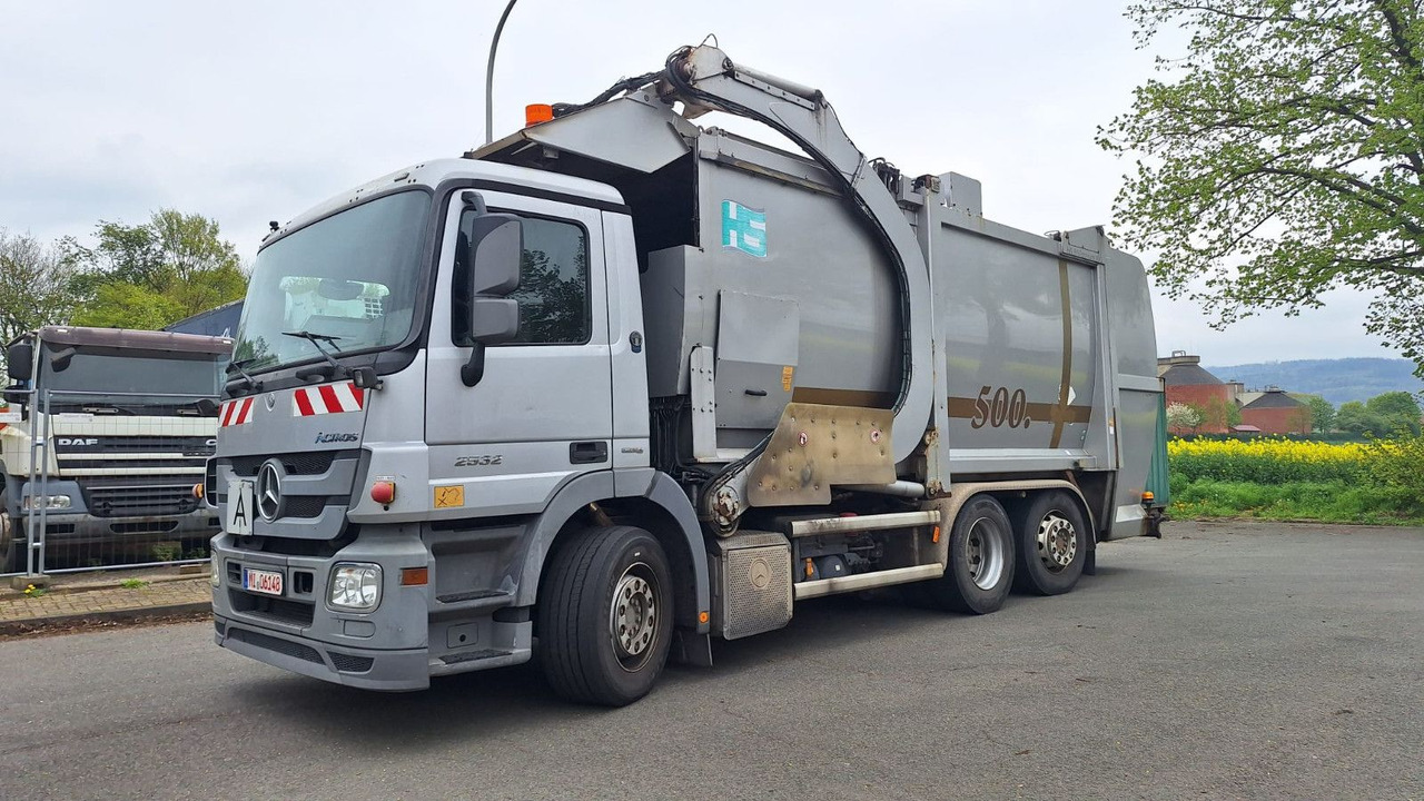 Mercedes-Benz 2532 Actros Überkopflader - Caminhão de lixo: foto 1 Mercedes-Benz 2532 Actros Überkopflader - Caminhão de lixo: foto 1