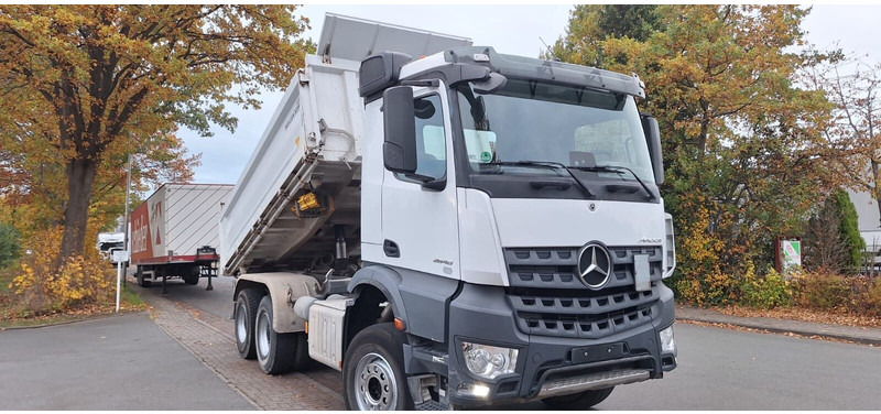 Mercedes-Benz 2648 3348 - Camião basculante: foto 1 Mercedes-Benz 2648 3348 - Camião basculante: foto 1