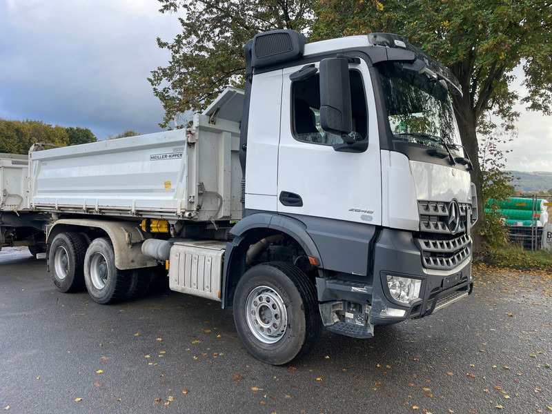 Mercedes-Benz 2648 3348 - Camião basculante: foto 1 Mercedes-Benz 2648 3348 - Camião basculante: foto 1