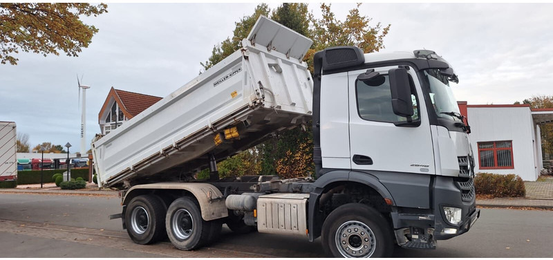 Mercedes-Benz 2648 3348 - Camião basculante: foto 2 Mercedes-Benz 2648 3348 - Camião basculante: foto 2