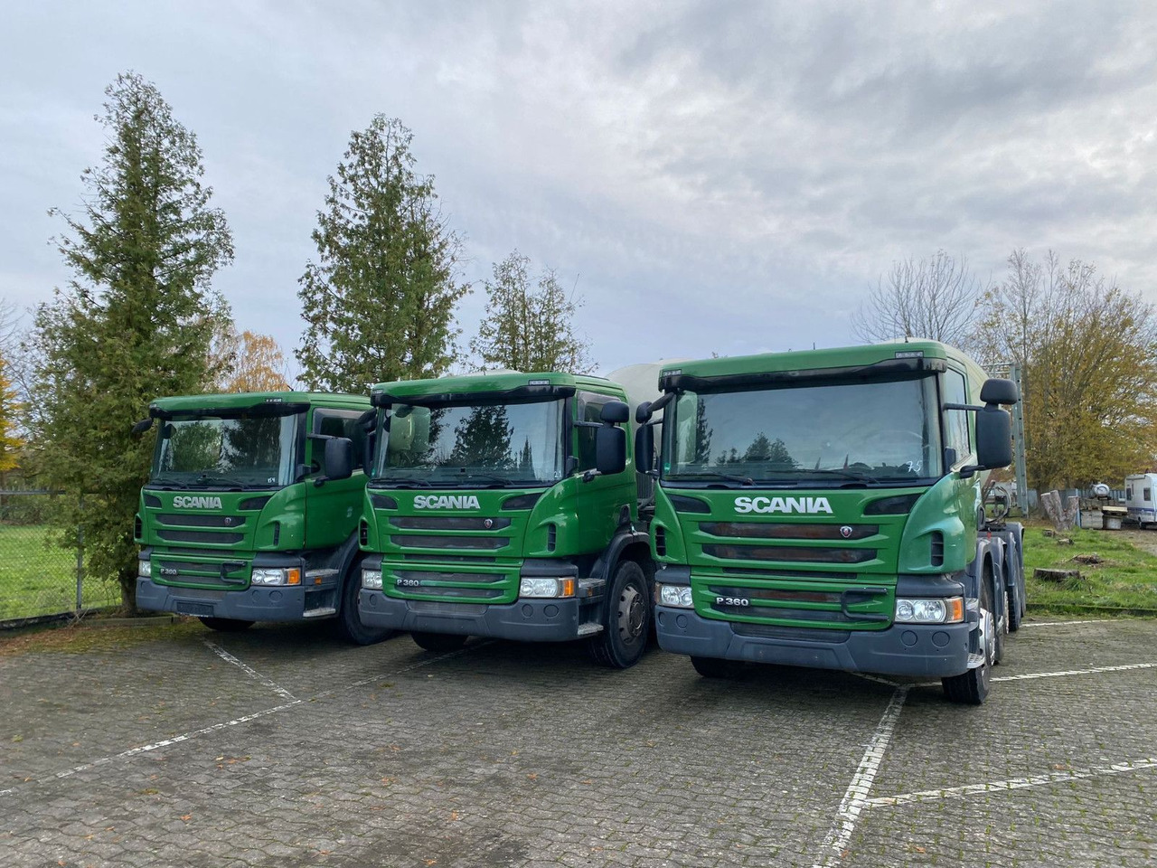 Scania 2x P360 Betonmischer 8x4 Blatt/Blatt E6 2 stück - Camião betoneira: foto 2 Scania 2x P360 Betonmischer 8x4 Blatt/Blatt E6 2 stück - Camião betoneira: foto 2