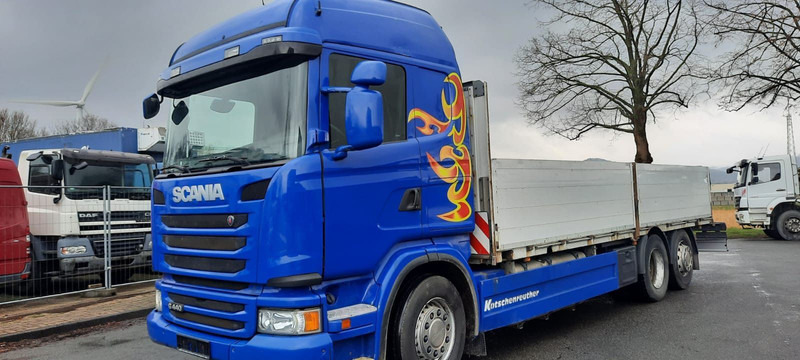 Scania G440 Pritsche 6x2 Kran am Heck vor - Camião de caixa aberta/ Plataforma, Camião grua: foto 1 Scania G440 Pritsche 6x2 Kran am Heck vor - Camião de caixa aberta/ Plataforma, Camião grua: foto 1