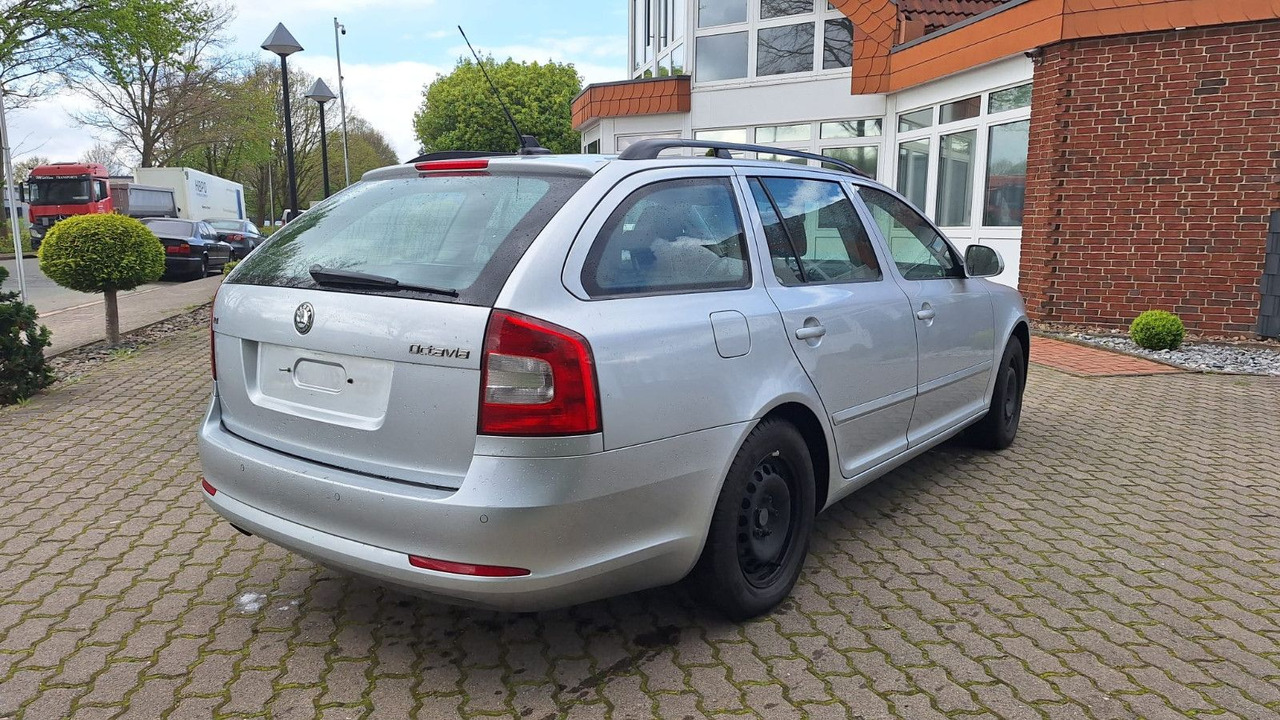 Skoda Octavia - Automóvel: foto 4 Skoda Octavia - Automóvel: foto 4
