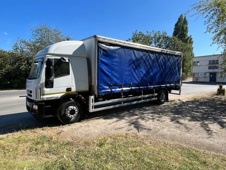 2013 Iveco Eurocargo Curtainsider - Camião de lona: foto 4 2013 Iveco Eurocargo Curtainsider - Camião de lona: foto 4