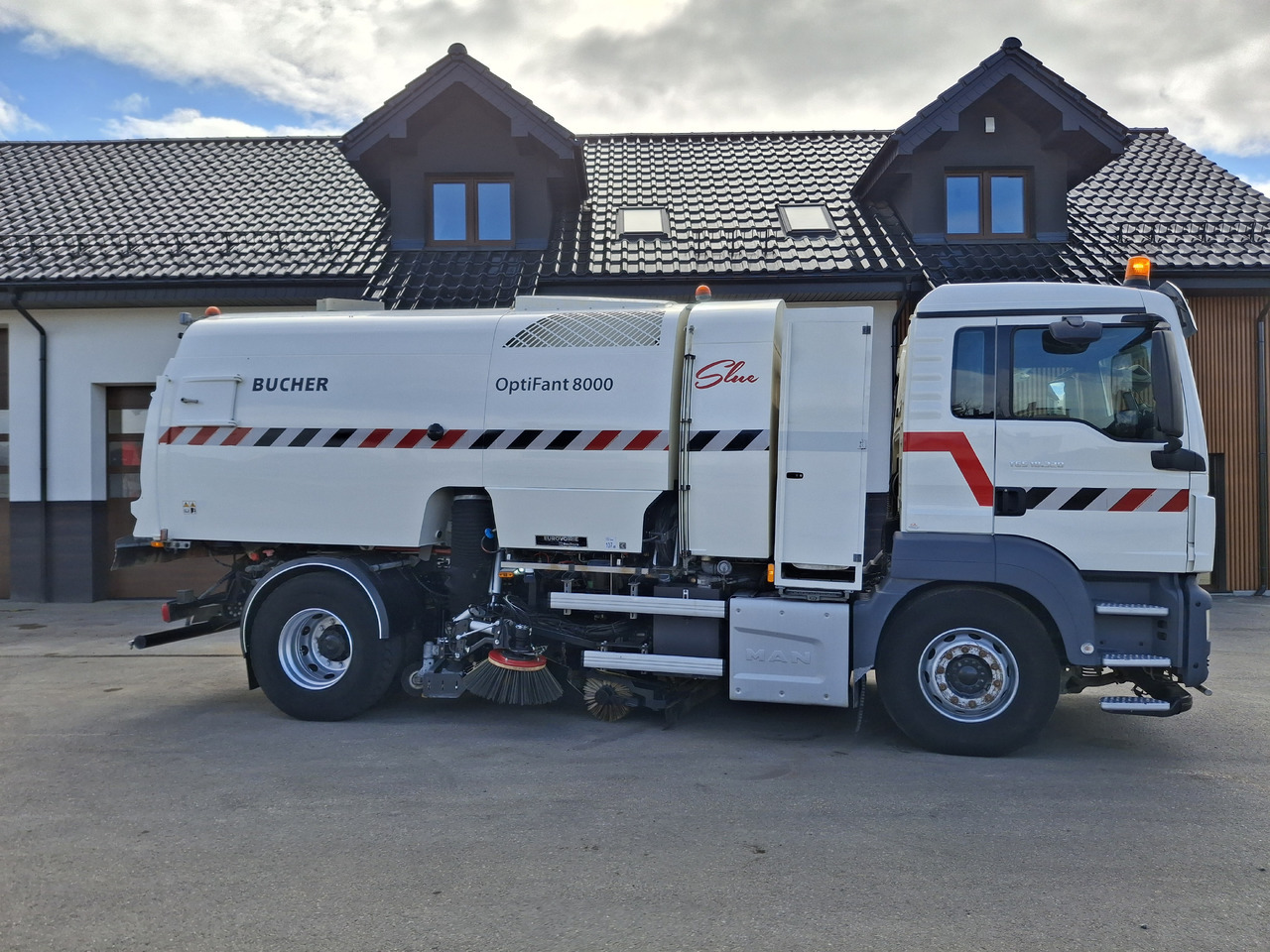 MAN TGS 18.320 Zamiatarka Kehrmaschine BUCHER OptiFant 8000 Karcher Euro 6 PM10 L/R Hochdruckreinigung - Varredora urbana: foto 5 MAN TGS 18.320 Zamiatarka Kehrmaschine BUCHER OptiFant 8000 Karcher Euro 6 PM10 L/R Hochdruckreinigung - Varredora urbana: foto 5