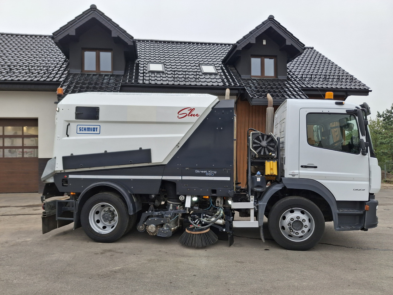 MERCEDES-BENZ Atego 1523 Zamiatarka Kehrmaschine Schmidt Street King 660 Euro 6 PM10 2 Motoren Szczotki L/R 2016r - Varredora urbana: foto 5 MERCEDES-BENZ Atego 1523 Zamiatarka Kehrmaschine Schmidt Street King 660 Euro 6 PM10 2 Motoren Szczotki L/R 2016r - Varredora urbana: foto 5