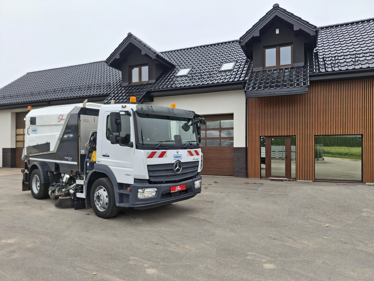 MERCEDES-BENZ Atego 1523 Zamiatarka Kehrmaschine Schmidt Street King 660 Euro 6 PM10 2 Motoren Szczotki L/R 2016r - Varredora urbana: foto 1 MERCEDES-BENZ Atego 1523 Zamiatarka Kehrmaschine Schmidt Street King 660 Euro 6 PM10 2 Motoren Szczotki L/R 2016r - Varredora urbana: foto 1