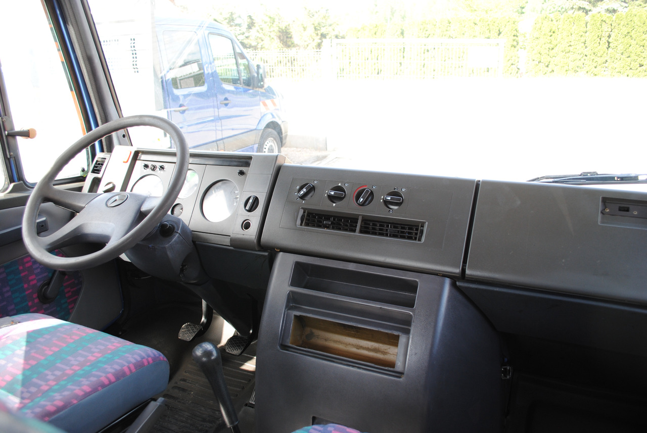 Mercedes-Benz 711D Doka Dubel Kabina Pritsche Doppelkabine - Camião de caixa aberta/ Plataforma: foto 5 Mercedes-Benz 711D Doka Dubel Kabina Pritsche Doppelkabine - Camião de caixa aberta/ Plataforma: foto 5