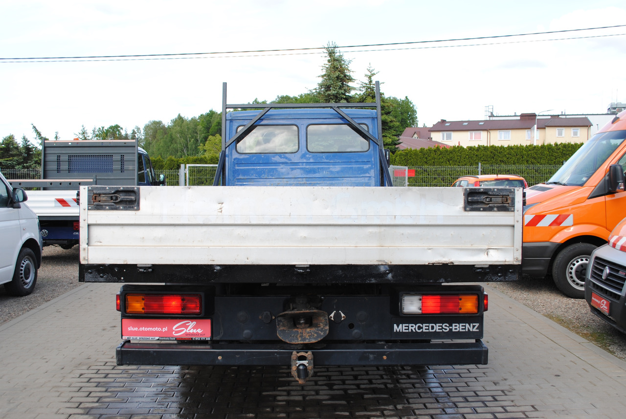 Mercedes-Benz 711D Doka Dubel Kabina Pritsche Doppelkabine - Camião de caixa aberta/ Plataforma: foto 3 Mercedes-Benz 711D Doka Dubel Kabina Pritsche Doppelkabine - Camião de caixa aberta/ Plataforma: foto 3