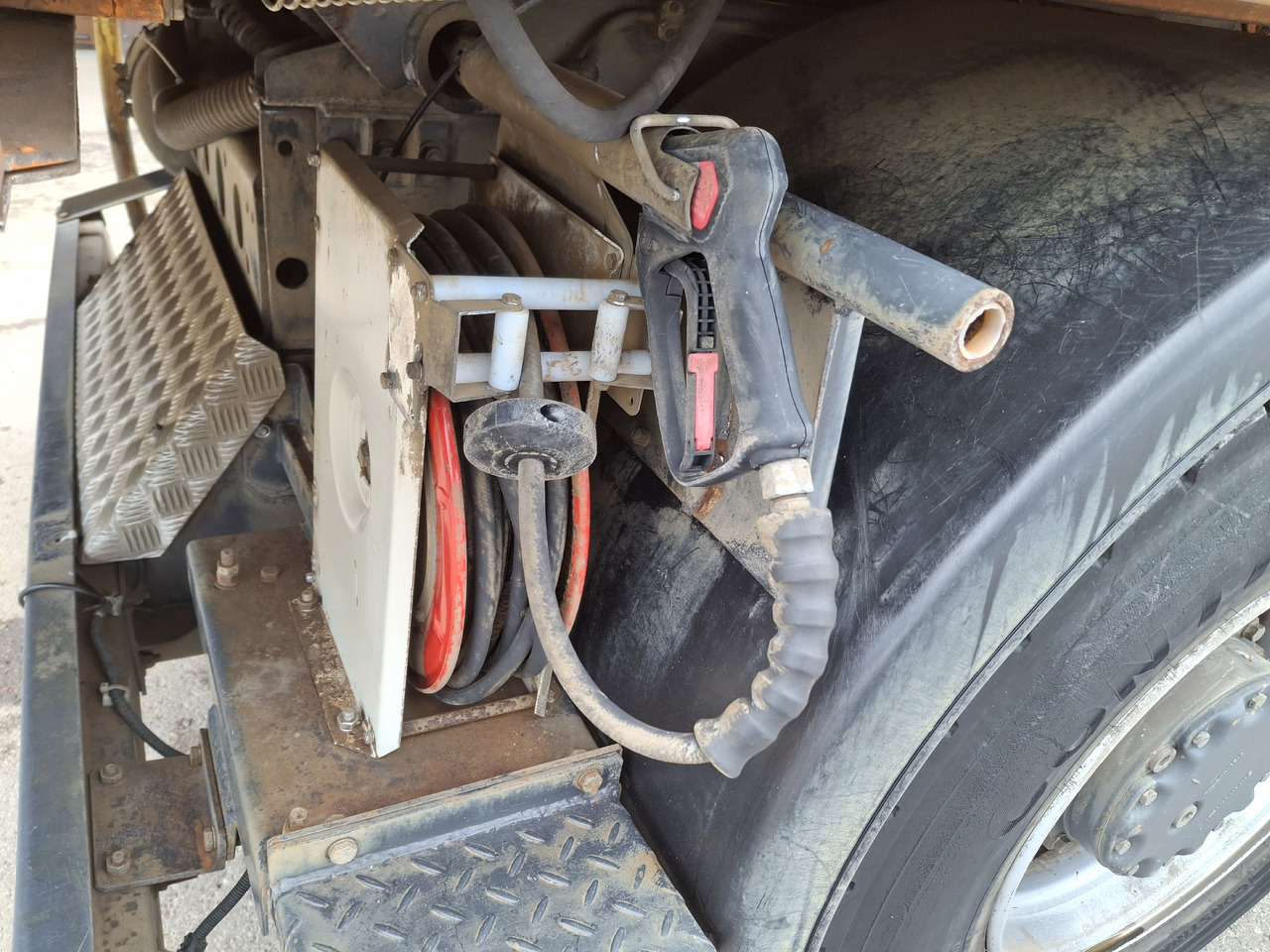 Mercedes-Benz Axor 1823 Schienenreinigungs RAIL Kehrmaschine - Varredora urbana: foto 5 Mercedes-Benz Axor 1823 Schienenreinigungs RAIL Kehrmaschine - Varredora urbana: foto 5