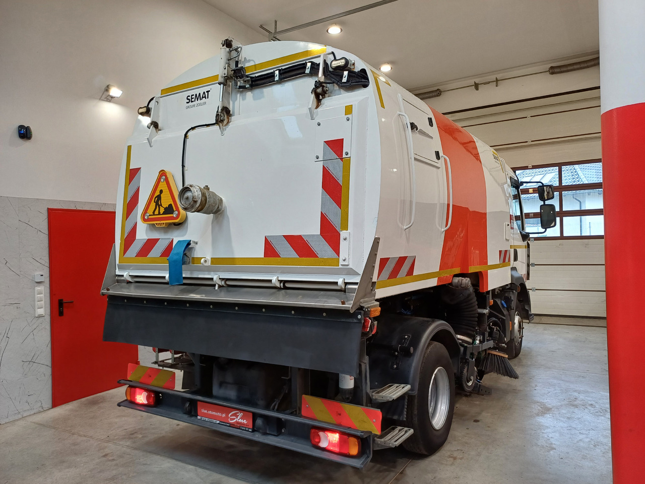 RENAULT D12 Zamiatarka Kehrmaschine 2 Motoren SEMAT Zoeller Szczotki L/R Euro 6 PM10 2017r - Varredora urbana: foto 4 RENAULT D12 Zamiatarka Kehrmaschine 2 Motoren SEMAT Zoeller Szczotki L/R Euro 6 PM10 2017r - Varredora urbana: foto 4
