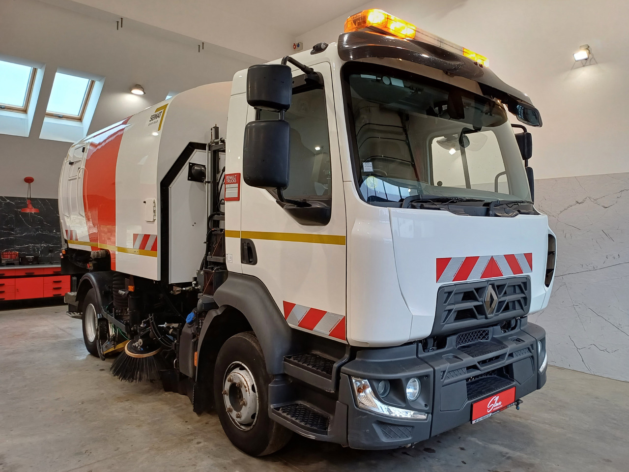 RENAULT D12 Zamiatarka Kehrmaschine 2 Motoren SEMAT Zoeller Szczotki L/R Euro 6 PM10 2017r - Varredora urbana: foto 1 RENAULT D12 Zamiatarka Kehrmaschine 2 Motoren SEMAT Zoeller Szczotki L/R Euro 6 PM10 2017r - Varredora urbana: foto 1