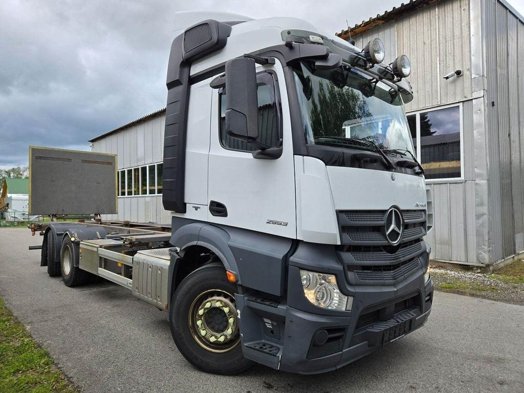Mercedes-Benz ACTROS 2553 6X2 LAGAB - Camião transportador de contêineres/ Caixa móvel: foto 4 Mercedes-Benz ACTROS 2553 6X2 LAGAB - Camião transportador de contêineres/ Caixa móvel: foto 4