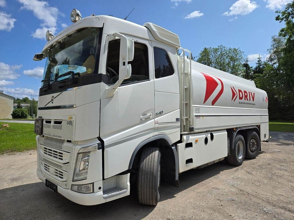 Volvo FH540 6x2 ADR - Camião cisterna: foto 1 Volvo FH540 6x2 ADR - Camião cisterna: foto 1
