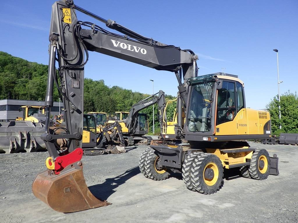 Volvo EW 180 C - Escavadeira de rodas: foto 1 Volvo EW 180 C - Escavadeira de rodas: foto 1