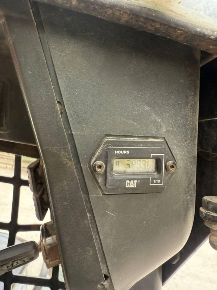 CAT 216 - Mini pá carregadora: foto 4 CAT 216 - Mini pá carregadora: foto 4