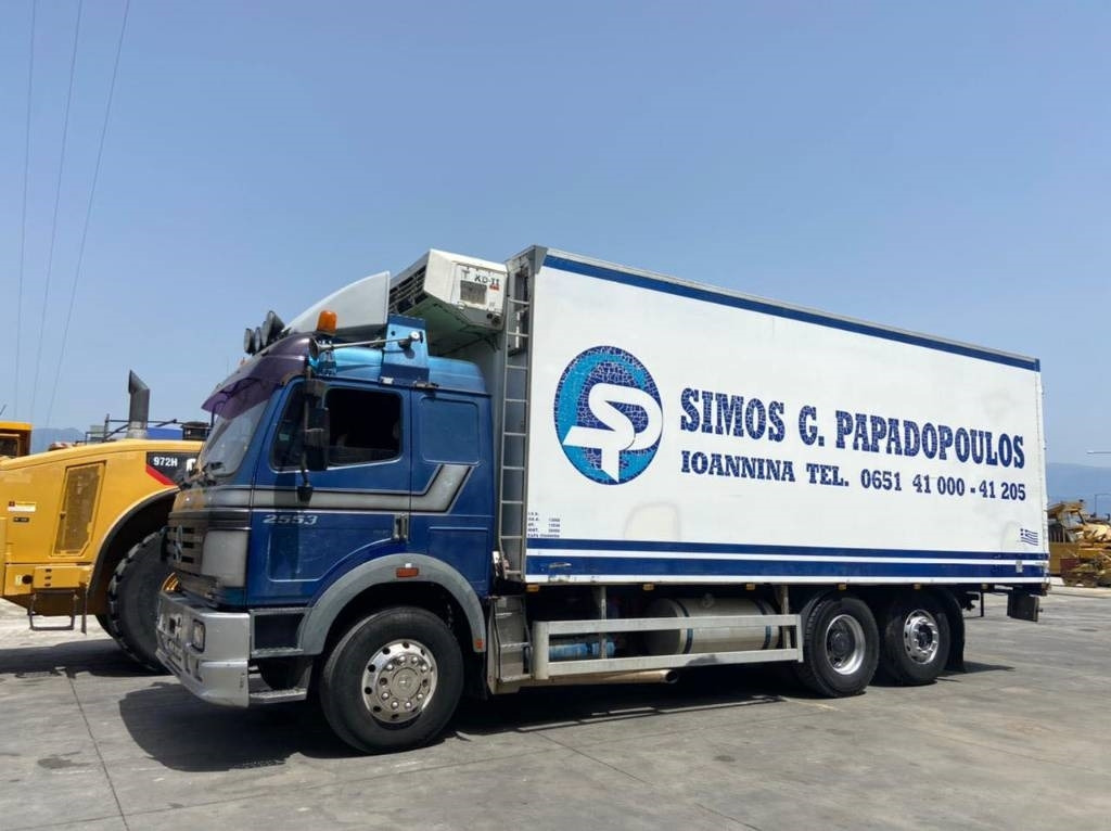 Mercedes-Benz 2553L - Camião frigorífico: foto 4 Mercedes-Benz 2553L - Camião frigorífico: foto 4