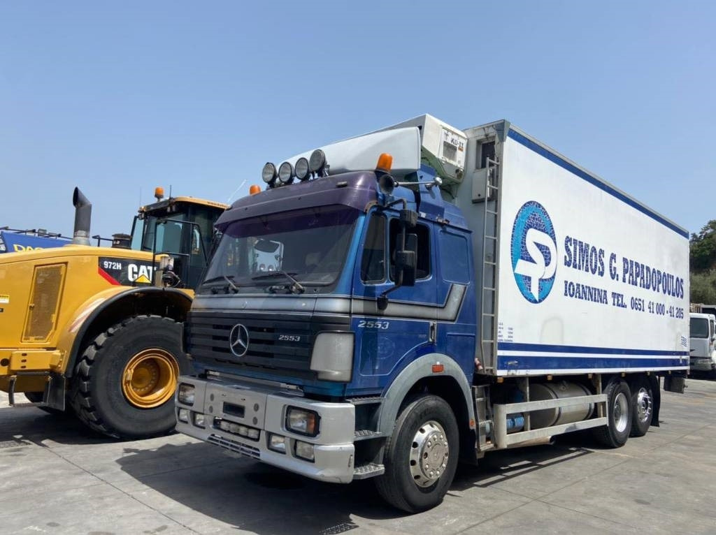 Mercedes-Benz 2553L - Camião frigorífico: foto 1 Mercedes-Benz 2553L - Camião frigorífico: foto 1