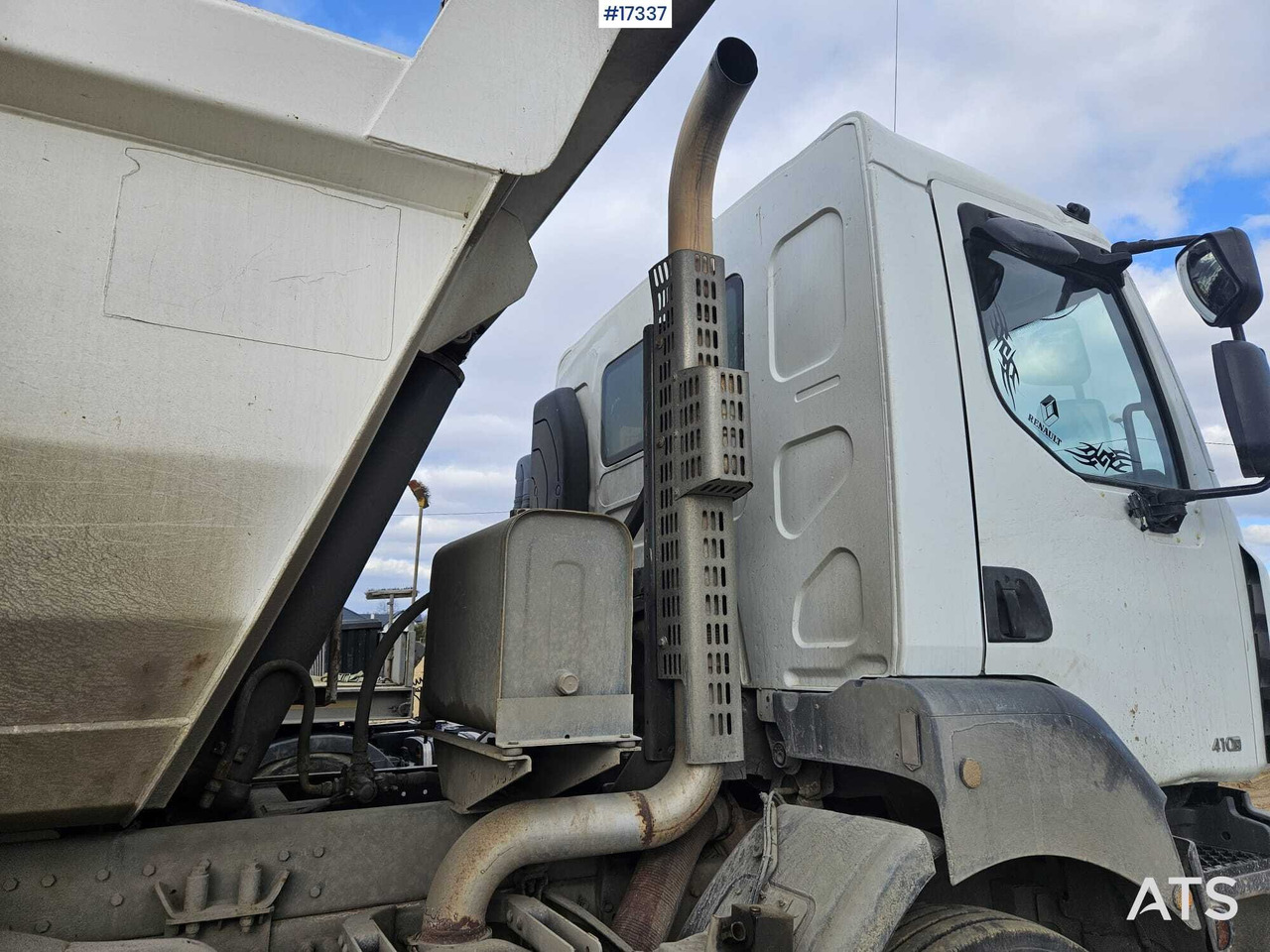 Camião basculante 2007 Renault  Kerax 8x4: foto 14