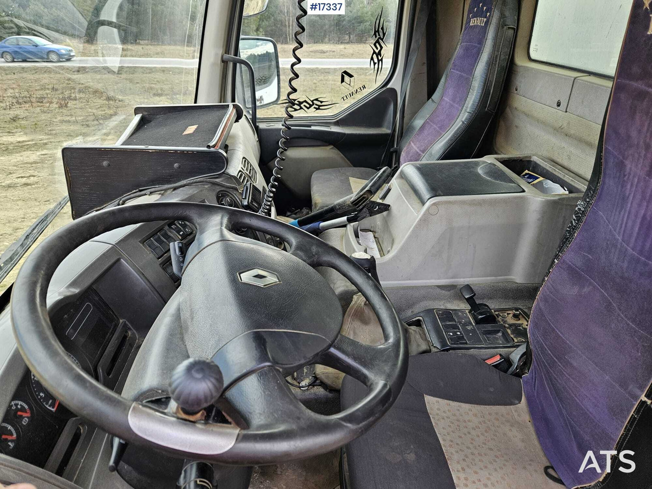 Fotografia de interior 1: Camião basculante 2007 Renault  Kerax 8x4