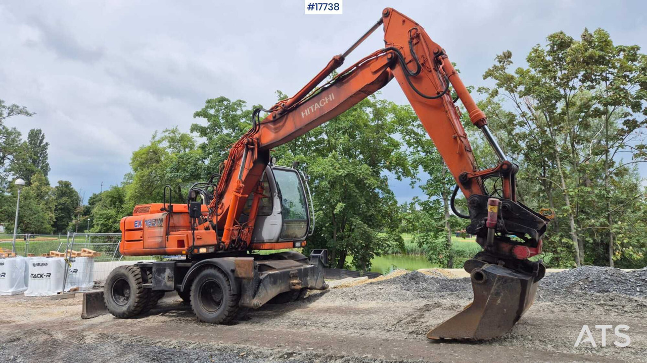 HITACHI EW 165W (2000) ROTOTILT Wheel Excavator - Escavadeira de rodas: foto 1 HITACHI EW 165W (2000) ROTOTILT Wheel Excavator - Escavadeira de rodas: foto 1