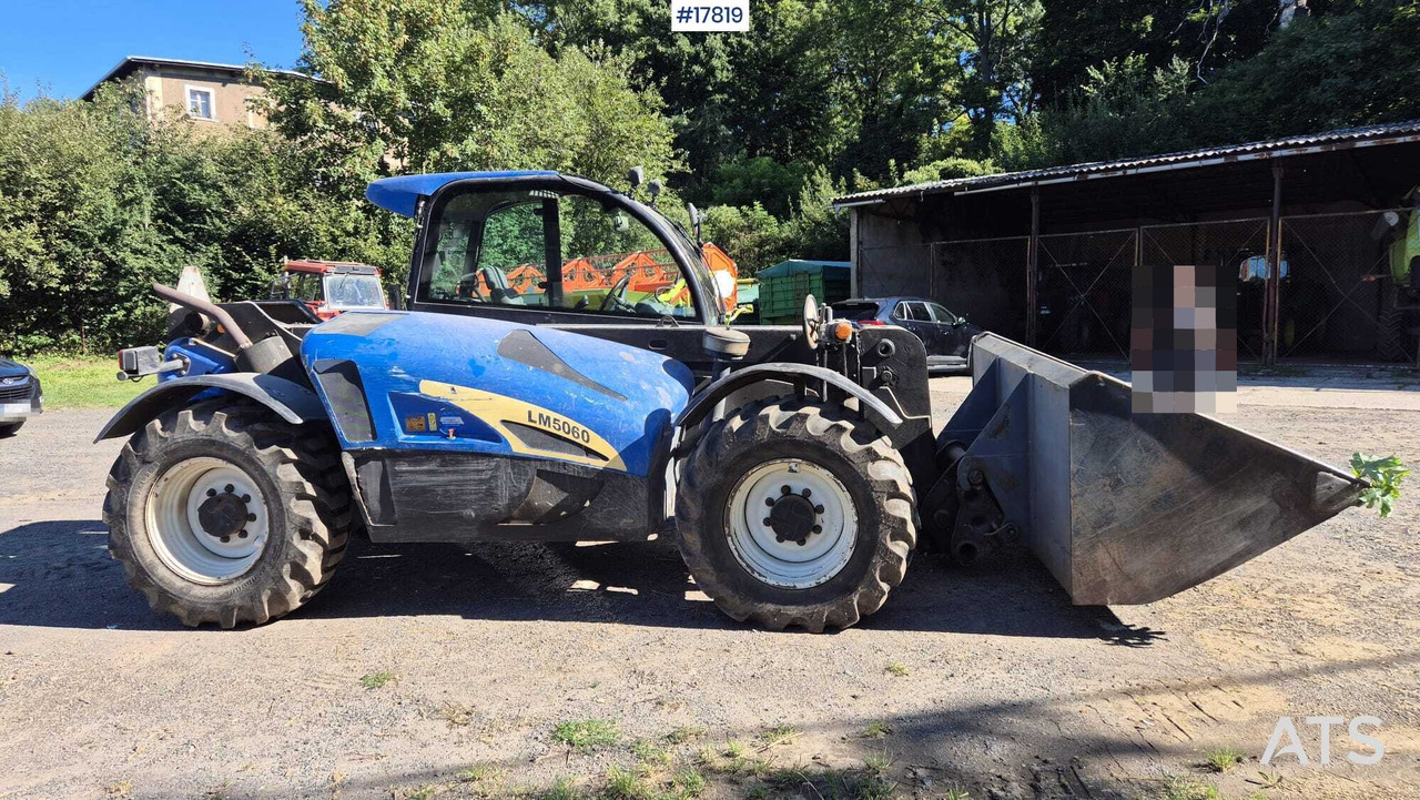 Ładowarka teleskopowa New Holland LM 5060 (2003) - Empilhador telescópico: foto 3 Ładowarka teleskopowa New Holland LM 5060 (2003) - Empilhador telescópico: foto 3