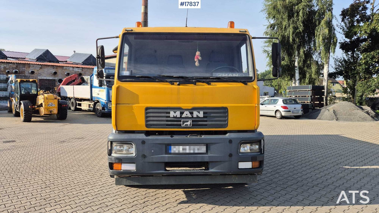 Tipper MAN 18.225 LC (2003) - Camião basculante: foto 2 Tipper MAN 18.225 LC (2003) - Camião basculante: foto 2