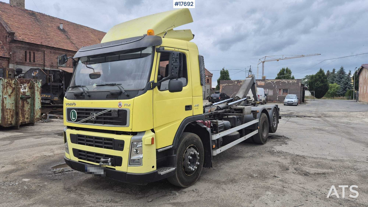 VOLVO FM 440 EURO 5 hooklift (2009) - Camião polibenne: foto 4 VOLVO FM 440 EURO 5 hooklift (2009) - Camião polibenne: foto 4