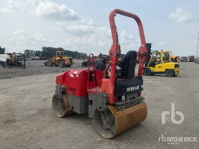 CAT CB24XT (Inoperable) - Compactador de asfalto: foto 2 CAT CB24XT (Inoperable) - Compactador de asfalto: foto 2