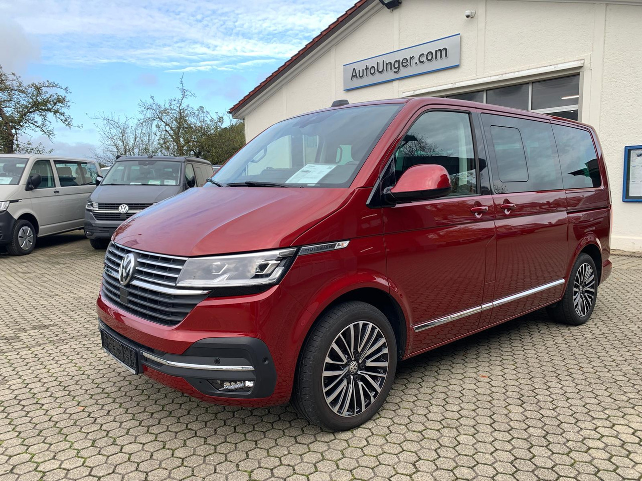 Automóvel VW T6.1 Multivan Highline DSG 4Motion AHK Standhzg: foto 1