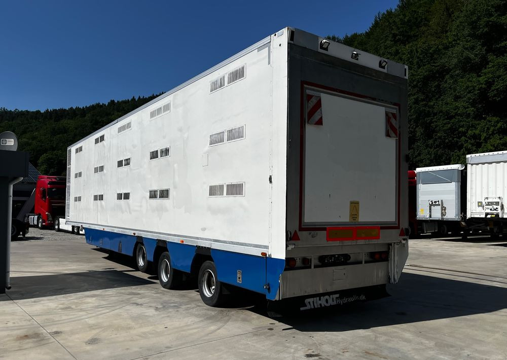 Pezzaioli HMK Industri // Do przewozu zwierząt // 2004 Rok // 3 Pokłady // Waga // Osi skrętne // Oznonacja // - Semi-reboque transporte de gado: foto 2 Pezzaioli HMK Industri // Do przewozu zwierząt // 2004 Rok // 3 Pokłady // Waga // Osi skrętne // Oznonacja // - Semi-reboque transporte de gado: foto 2