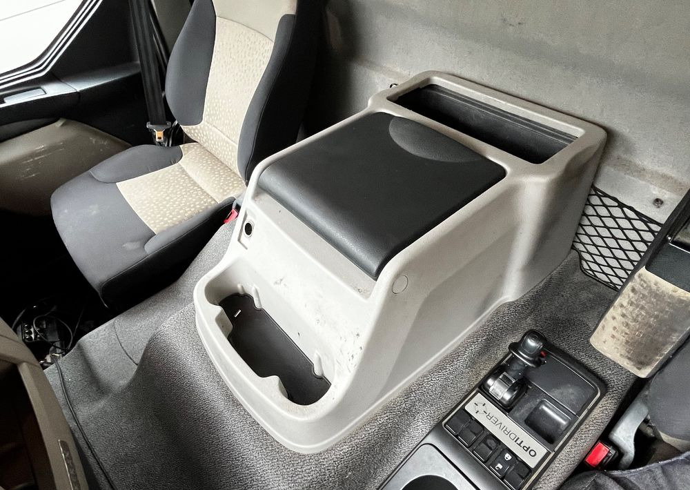 Renault Kerax 380 EEV // Skrzynia Burtowa // HIAB XS166 Hipro + Radio // Zwolnice // // - Camião de caixa aberta/ Plataforma, Camião grua: foto 3 Renault Kerax 380 EEV // Skrzynia Burtowa // HIAB XS166 Hipro + Radio // Zwolnice // // - Camião de caixa aberta/ Plataforma, Camião grua: foto 3