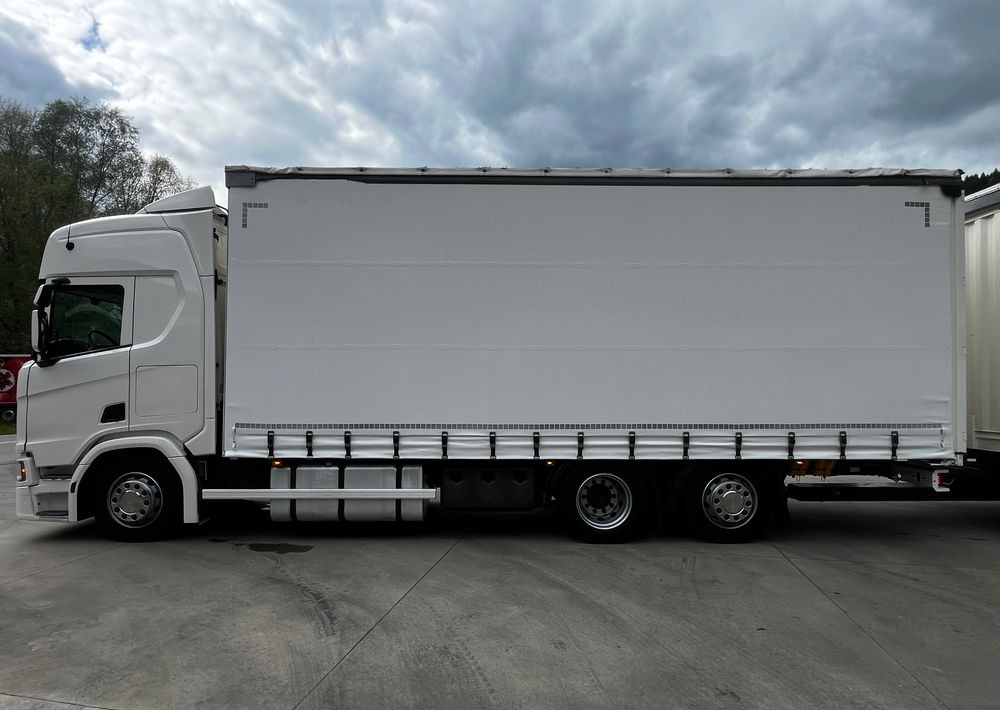 Scania R410 // 2018 // Retarder // Tandem 7.7+7.7 // Przyczepa Krone // Oś podnosozna // - Camião de lona: foto 4 Scania R410 // 2018 // Retarder // Tandem 7.7+7.7 // Przyczepa Krone // Oś podnosozna // - Camião de lona: foto 4