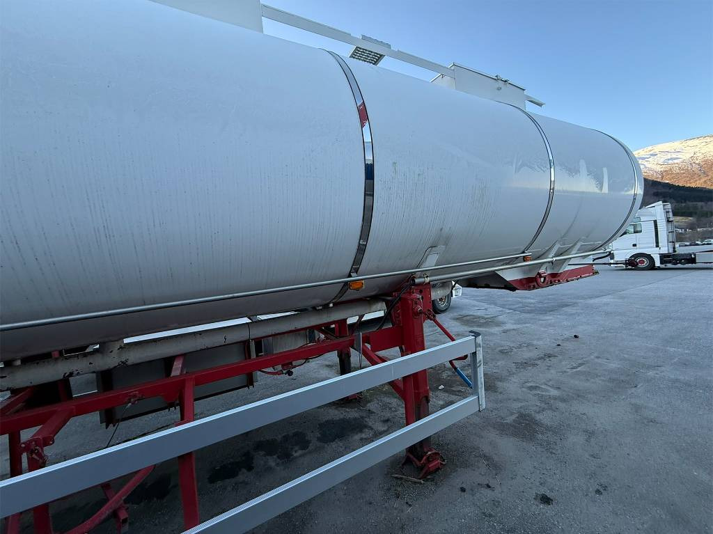 Annet Schrader tank trailer 32 m2 - Semi-reboque cisterna: foto 2 Annet Schrader tank trailer 32 m2 - Semi-reboque cisterna: foto 2