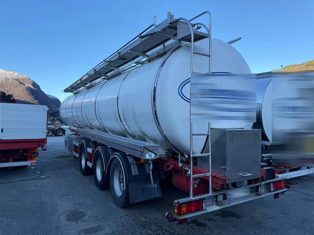 Annet Schrader tank trailer 32 m2 - Semi-reboque cisterna: foto 4 Annet Schrader tank trailer 32 m2 - Semi-reboque cisterna: foto 4