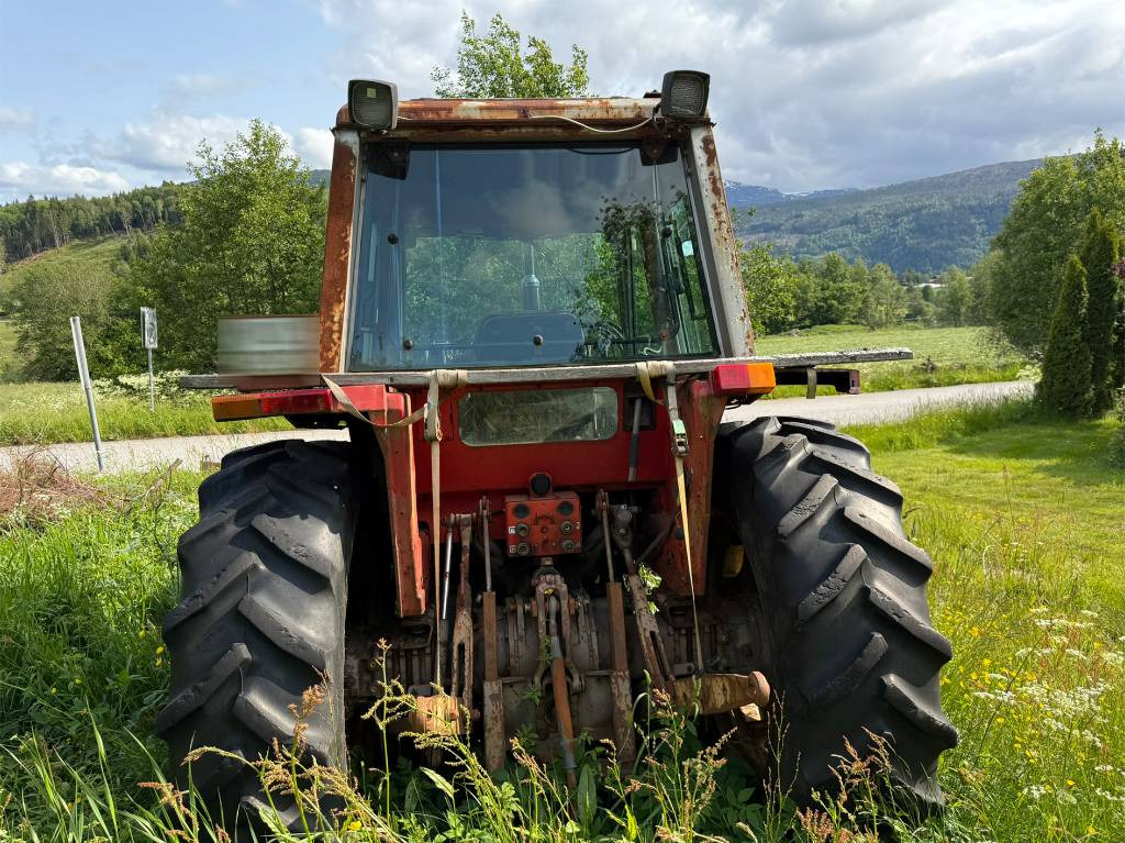 Massey Ferguson 675 - Trator: foto 5 Massey Ferguson 675 - Trator: foto 5