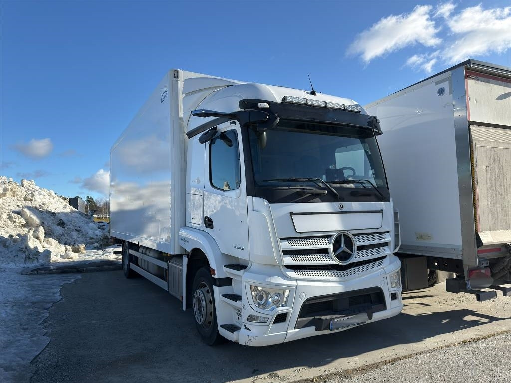 Mercedes-Benz Actros 1833 - Camião furgão: foto 1 Mercedes-Benz Actros 1833 - Camião furgão: foto 1