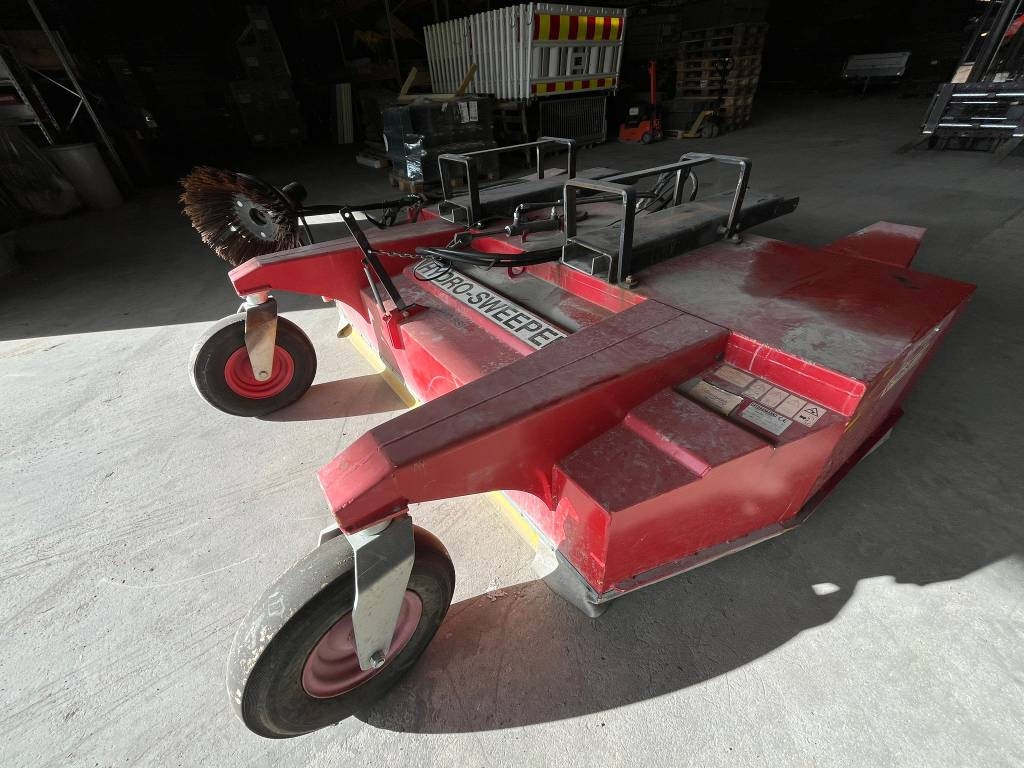 Westbjorn Hydro-Sweeper 2000 SSH - Vassoura: foto 1 Westbjorn Hydro-Sweeper 2000 SSH - Vassoura: foto 1