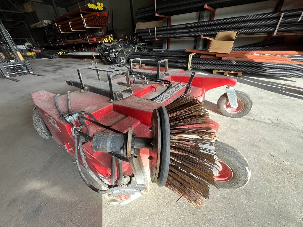 Westbjorn Hydro-Sweeper 2000 SSH - Vassoura: foto 5 Westbjorn Hydro-Sweeper 2000 SSH - Vassoura: foto 5