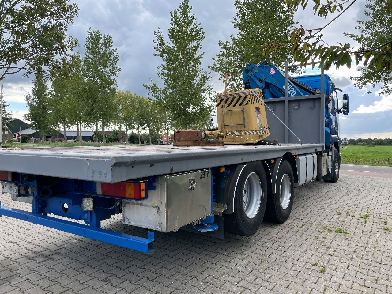 Volvo FH 16 FH16 420 with HMF 2820 crane with jib and front stamps Very Good Condition - Camião grua: foto 5 Volvo FH 16 FH16 420 with HMF 2820 crane with jib and front stamps Very Good Condition - Camião grua: foto 5