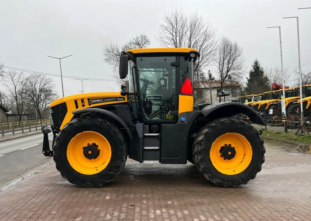 JCB Fastrac 4220 | 2017 ROK | 220 KM - Trator: foto 2 JCB Fastrac 4220 | 2017 ROK | 220 KM - Trator: foto 2