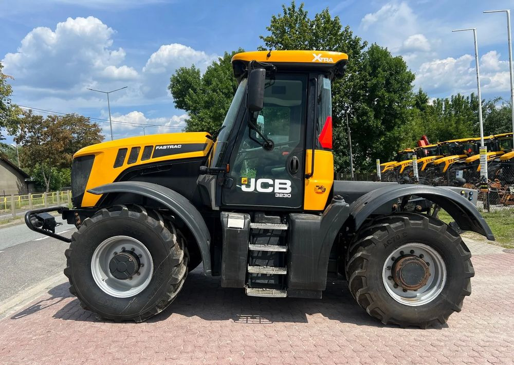 JCB JCB Fastrac 3230 Xtra - Trator: foto 2 JCB JCB Fastrac 3230 Xtra - Trator: foto 2
