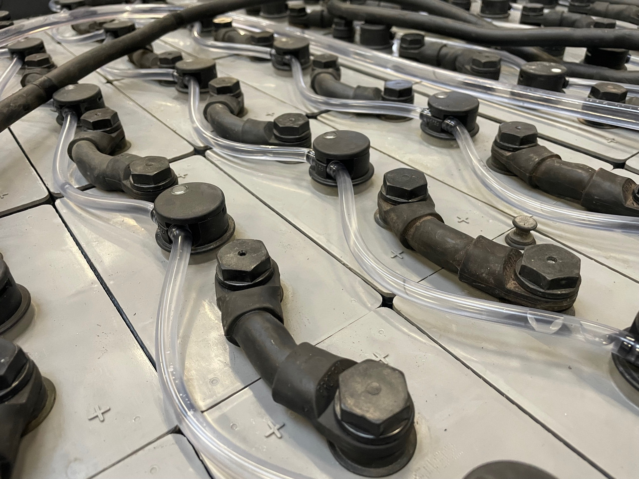 80 Volt I 5 PZS 775 - Bateria automotiva para Empilhador: foto 4 80 Volt I 5 PZS 775 - Bateria automotiva para Empilhador: foto 4