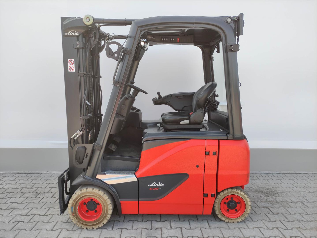 Linde E20PH-02-EVO-386 - Empilhador elétrico: foto 1 Linde E20PH-02-EVO-386 - Empilhador elétrico: foto 1