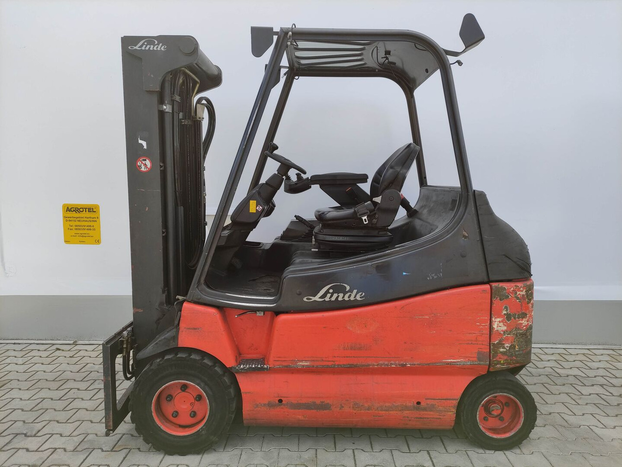 Linde E30/03/600-336 - Empilhador elétrico: foto 1 Linde E30/03/600-336 - Empilhador elétrico: foto 1