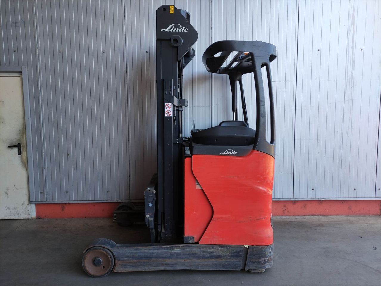 Linde R16-01-112 - Empilhador retráctil: foto 1 Linde R16-01-112 - Empilhador retráctil: foto 1